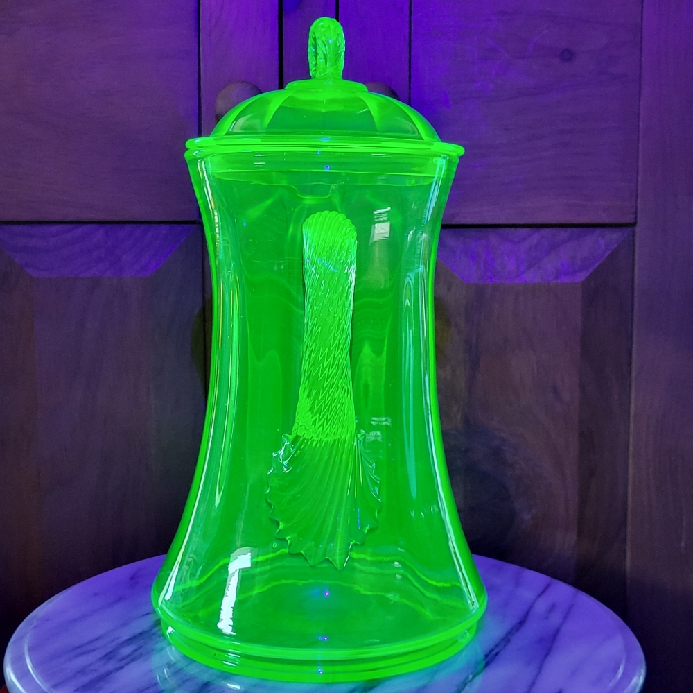 Vibrant Green Glass Pitcher - Picture 11 of 17